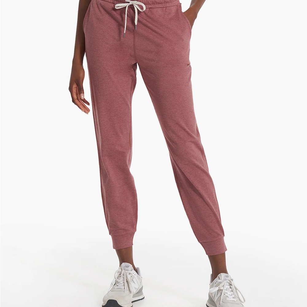 Vuori Performance Jogger in Marsala Heather